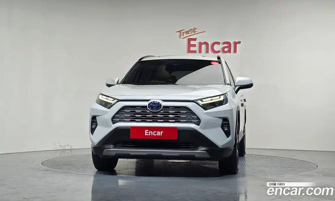 Toyota RAV4 2024 2.5 гидро в Москве № 584590, фото 3