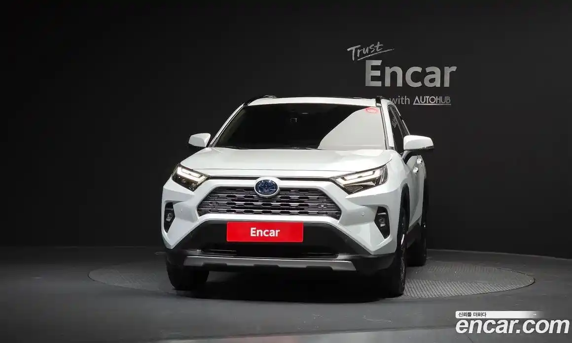 Toyota RAV4 2024 2.5 гидро в Москве № 584591, фото 3