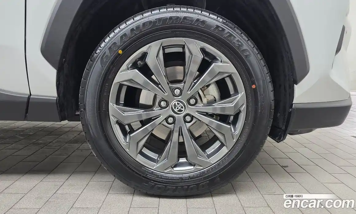Toyota RAV4 2024 2.5 гидро в Москве № 584591, фото 5