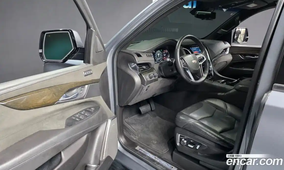 Cadillac Escalade 2018 6.2 гидро в Москве № 611590, фото 10