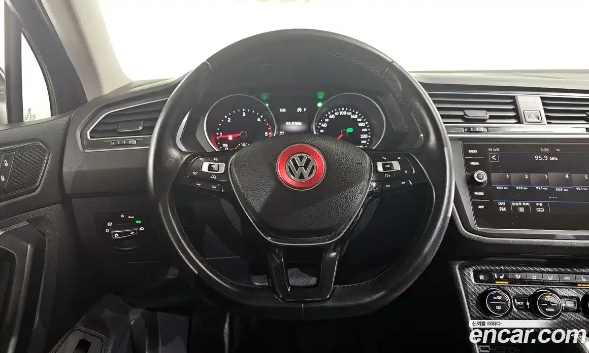 Volkswagen Tiguan 2018 2.0 гидро в Москве № 725151, фото 13