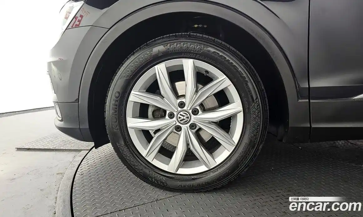 Volkswagen Tiguan 2018 2.0 гидро в Москве № 725151, фото 5