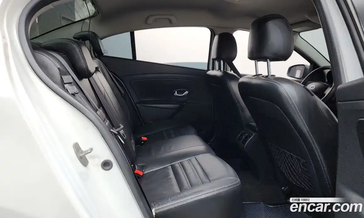 Renault SM3 2015 1.6 гидро в Москве, фото 12