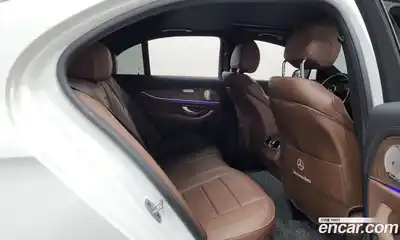 Mercedes-Benz E-Class 2022 2.0 гидро в Москве № 142296, миниатюра 12
