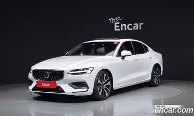 Volvo S60, 2022