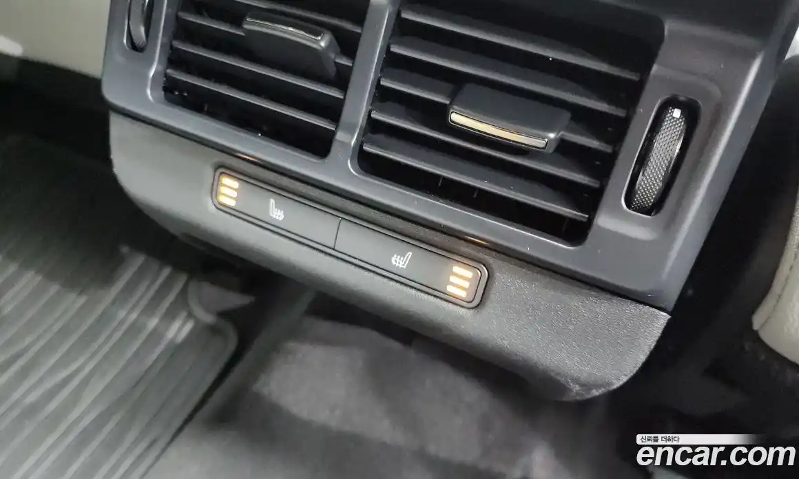 Land Rover Range-Rover Evoque 2024 2.0 гидро в Москве № 165957, фото 19