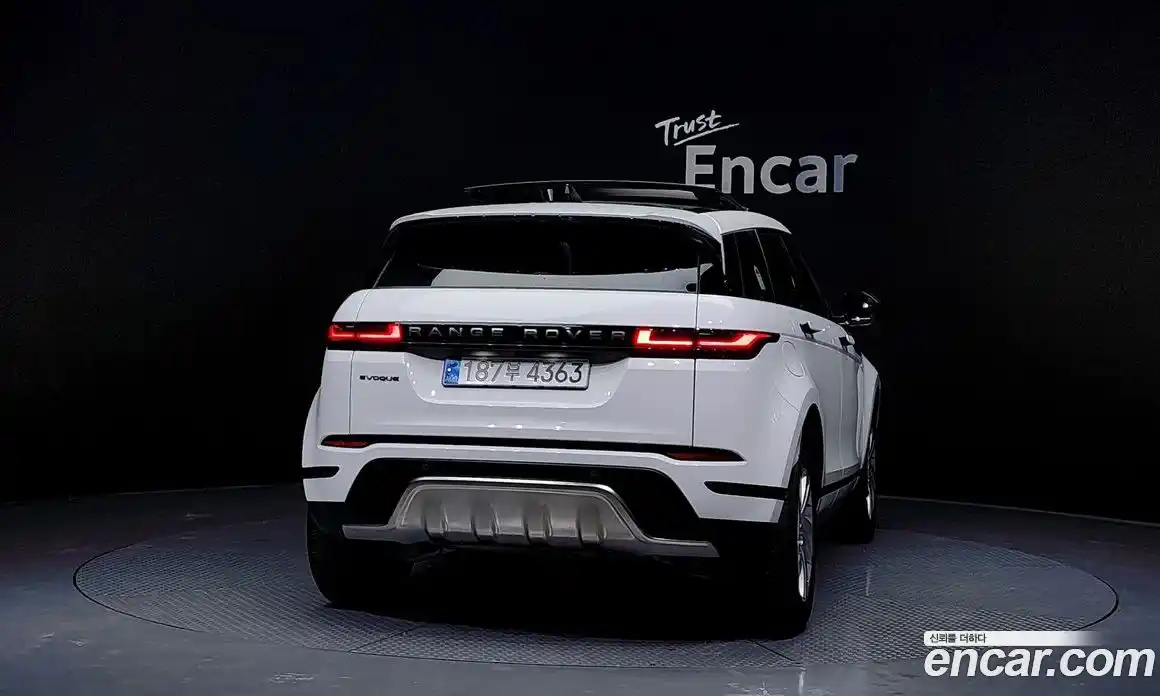 Land Rover Range-Rover Evoque 2024 2.0 гидро в Москве № 165957, фото 4