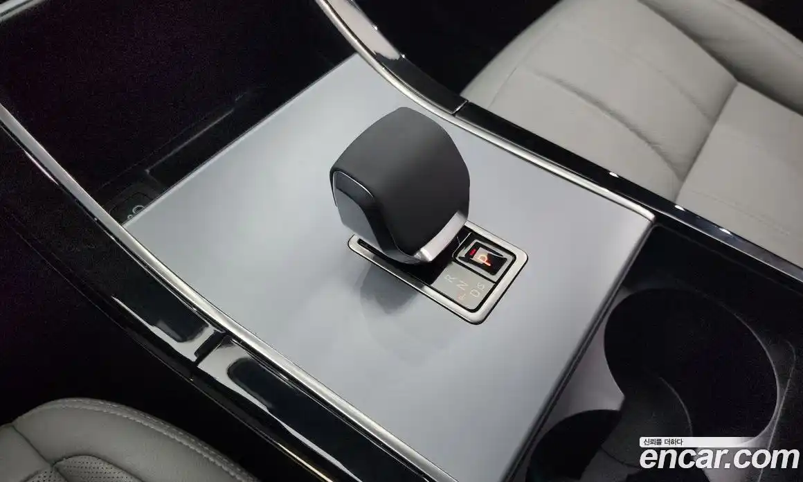 Land Rover Range-Rover Evoque 2024 2.0 гидро в Москве № 165957, фото 9