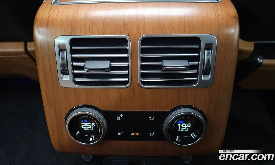 Land Rover Range-Rover 2019 4.4 гидро в Москве № 166208, фото 18