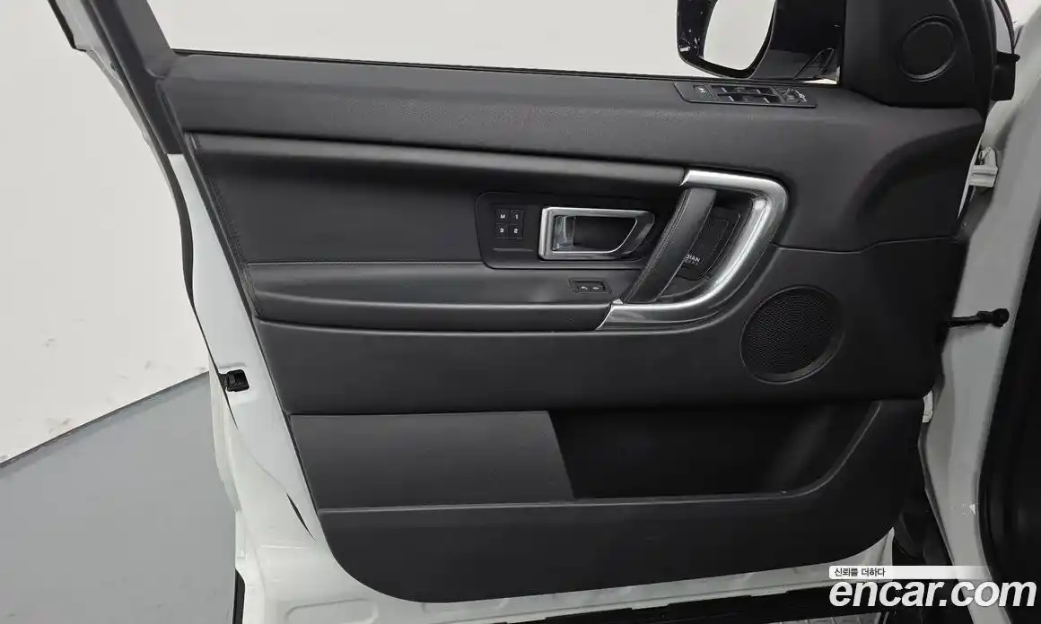 Land Rover Discovery Sport 2017 2.0 гидро в Москве № 166594, фото 17