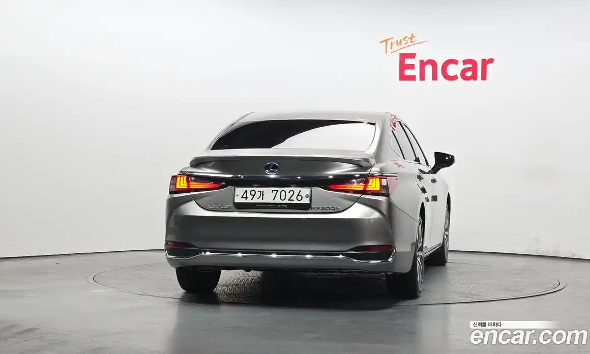Lexus ES 2019 2.5 гидро в Москве № 168269, фото 4