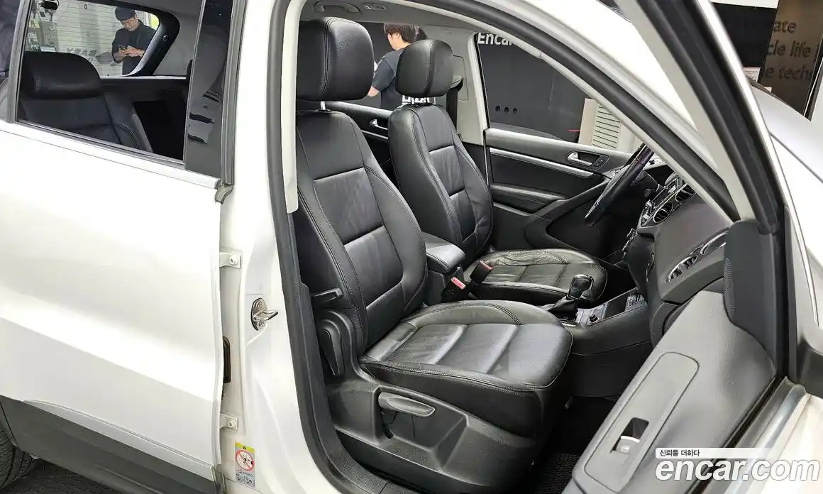 Volkswagen Tiguan 2013 2.0 гидро в Москве № 168944, фото 12