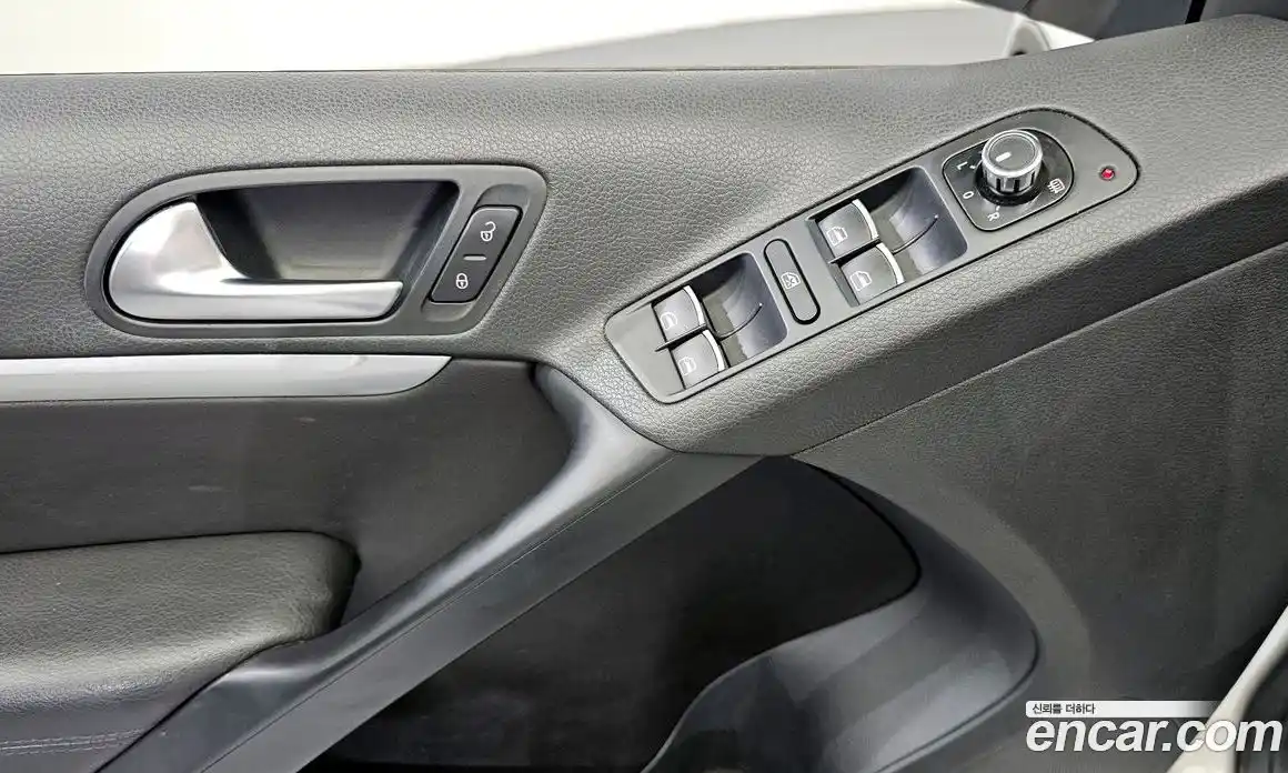 Volkswagen Tiguan 2013 2.0 гидро в Москве № 168944, фото 14