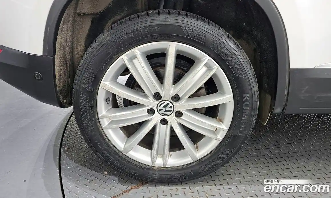 Volkswagen Tiguan 2013 2.0 гидро в Москве № 168944, фото 5