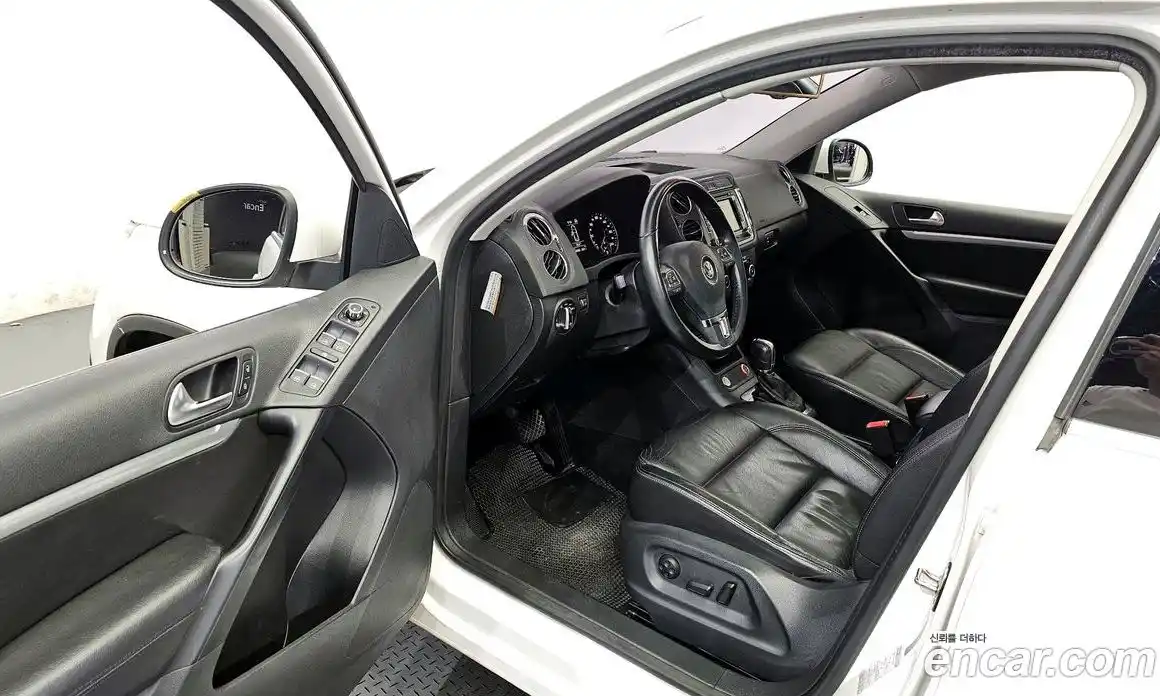 Volkswagen Tiguan 2013 2.0 гидро в Москве № 168944, фото 10