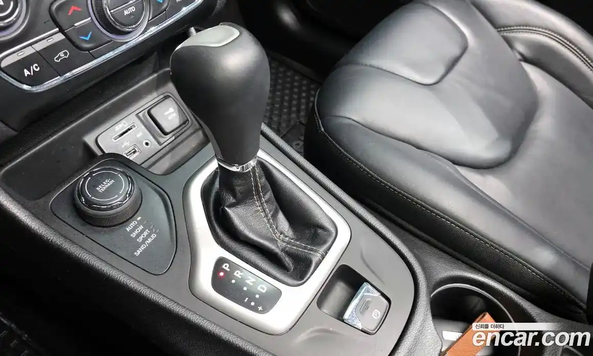 Jeep Cherokee 2017 2.4 гидро в Москве № 169819, фото 9