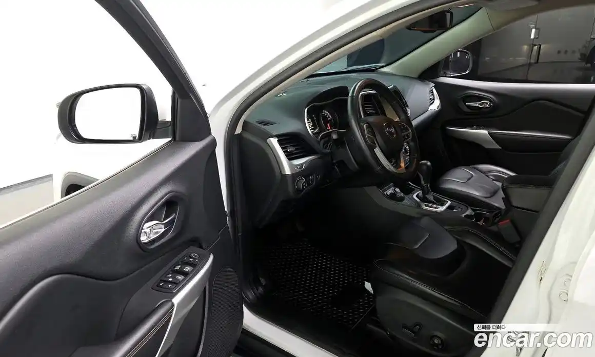 Jeep Cherokee 2017 2.4 гидро в Москве № 169819, фото 10