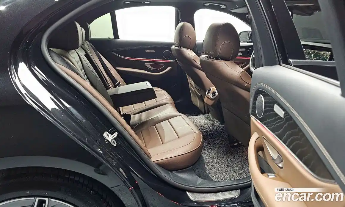 Mercedes-Benz E-Class 2023 2.0 гидро, фото 12