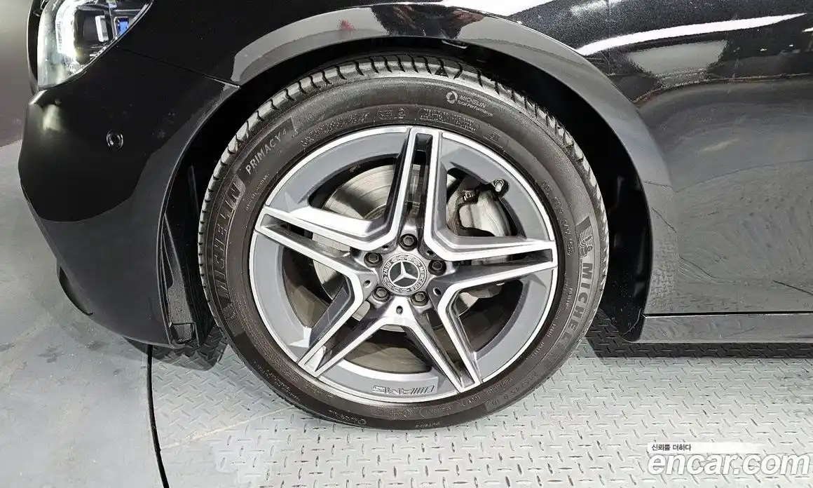 Mercedes-Benz E-Class 2023 2.0 гидро, фото 5