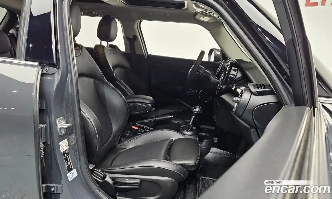 Mini Cooper 2019 2.0 гидро в Москве № 187697, фото 9