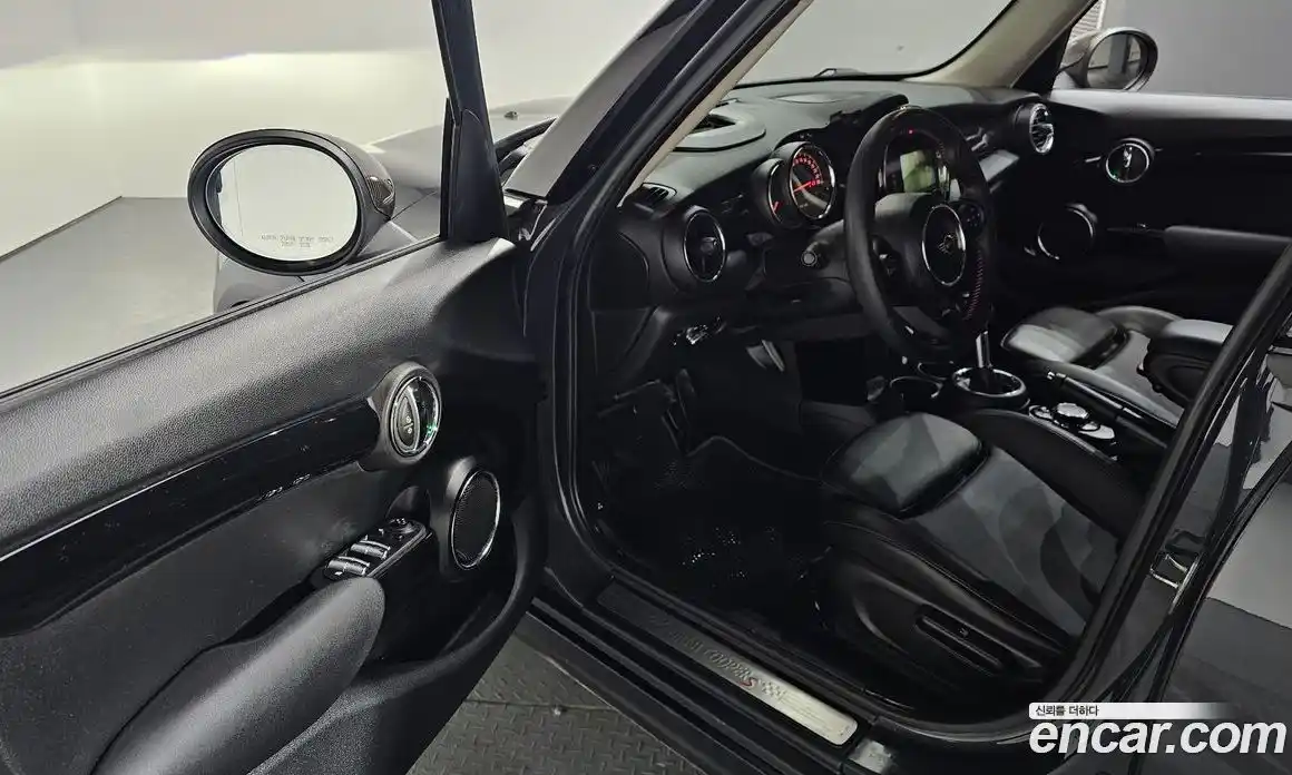 Mini Cooper 2019 2.0 гидро в Москве № 187697, фото 10