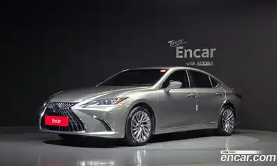 Lexus ES, 2022