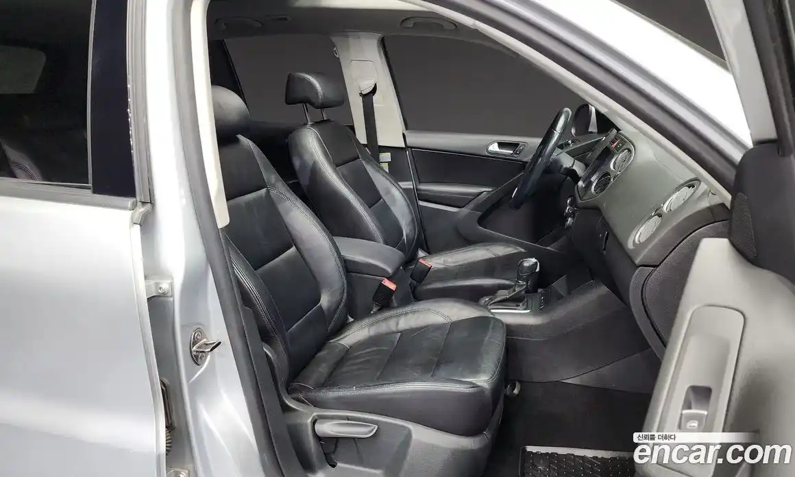 Volkswagen Tiguan 2011 2.0 гидро в Москве № 199117, фото 11
