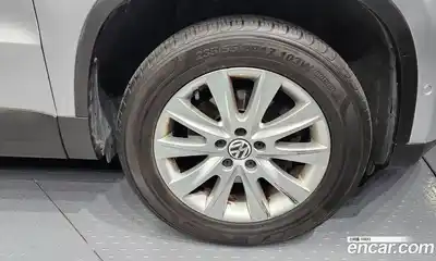 Volkswagen Tiguan 2011 2.0 гидро в Москве № 199117, миниатюра 5