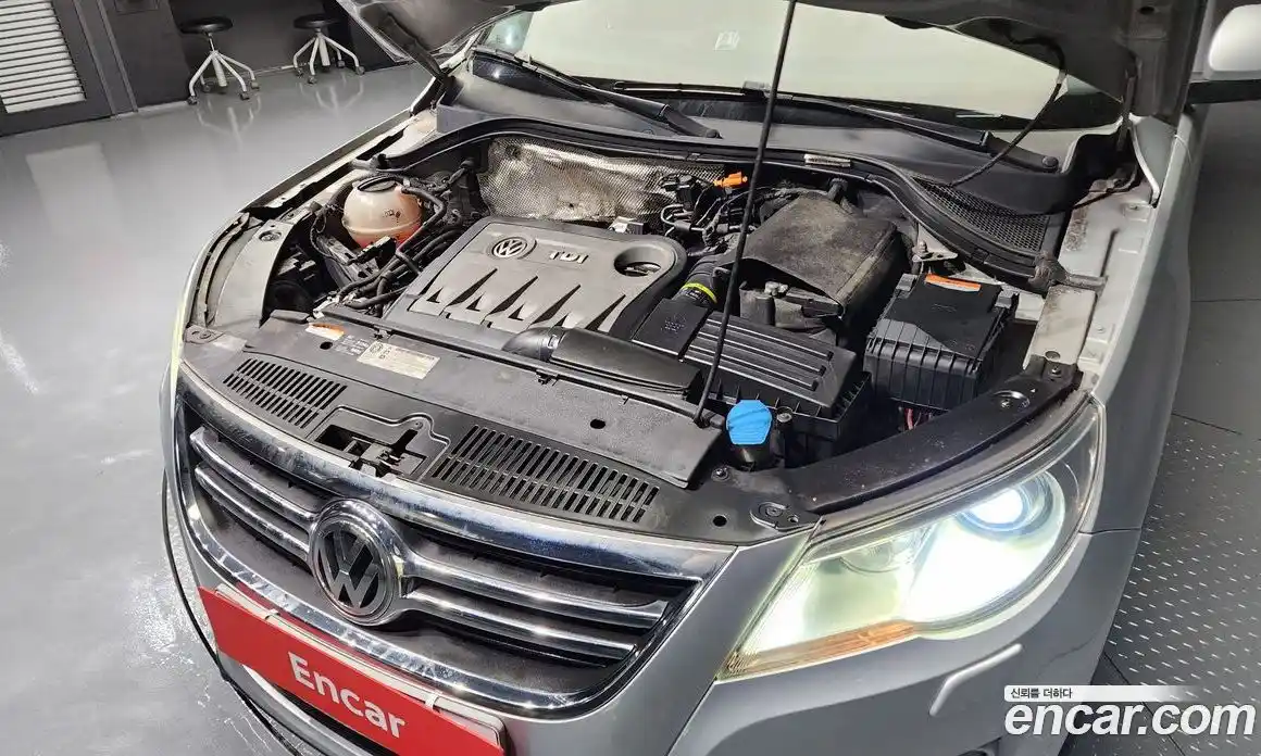 Volkswagen Tiguan 2011 2.0 гидро в Москве № 199117, фото 6