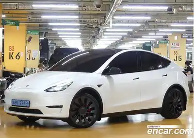 Tesla Model Y, 2024