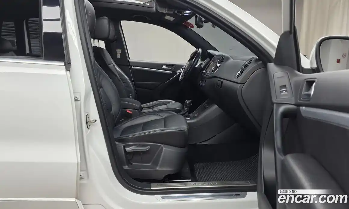 Volkswagen Tiguan 2015 2.0 гидро в Москве № 215163, фото 11