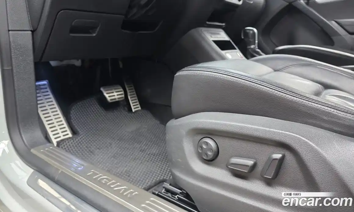 Volkswagen Tiguan 2015 2.0 гидро в Москве № 215163, фото 18