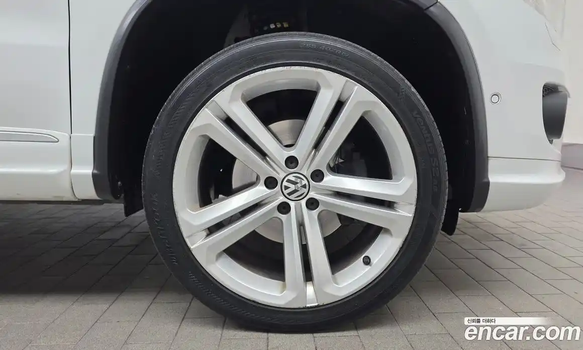 Volkswagen Tiguan 2015 2.0 гидро в Москве № 215163, фото 5