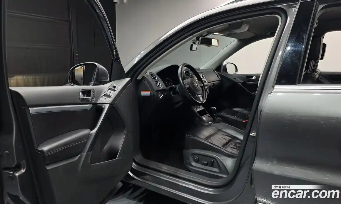 Volkswagen Tiguan 2015 2.0 гидро в Москве № 215165, фото 11
