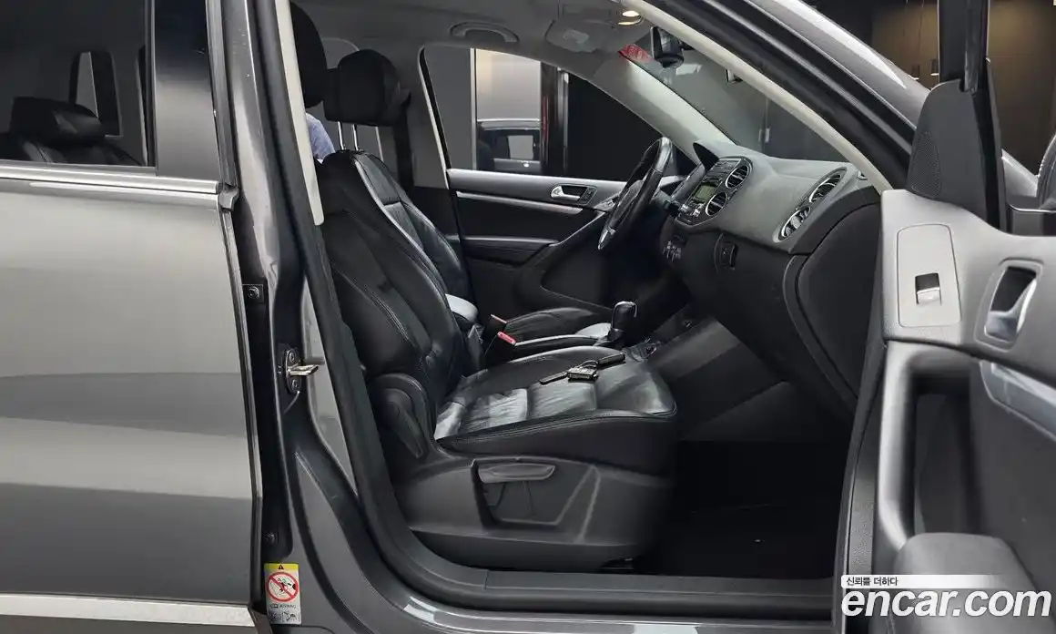 Volkswagen Tiguan 2015 2.0 гидро в Москве № 215165, фото 10