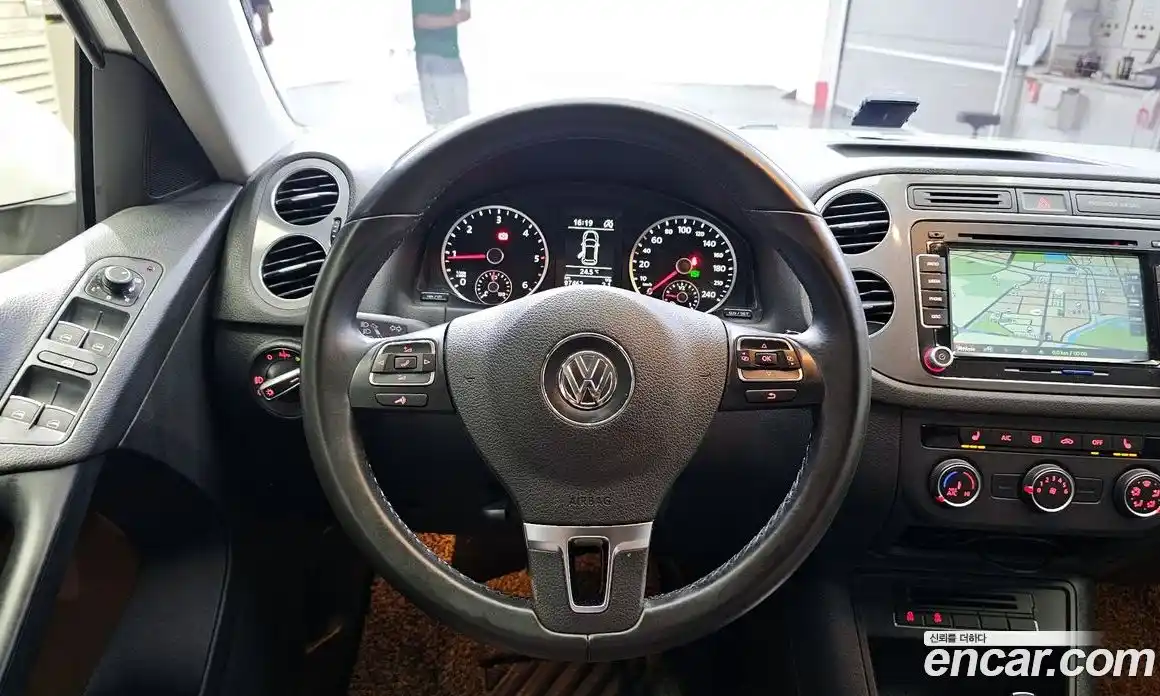 Volkswagen Tiguan 2016 2.0 гидро в Москве № 215300, фото 13