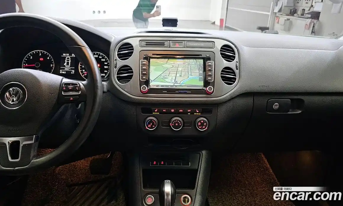 Volkswagen Tiguan 2016 2.0 гидро в Москве № 215300, фото 19