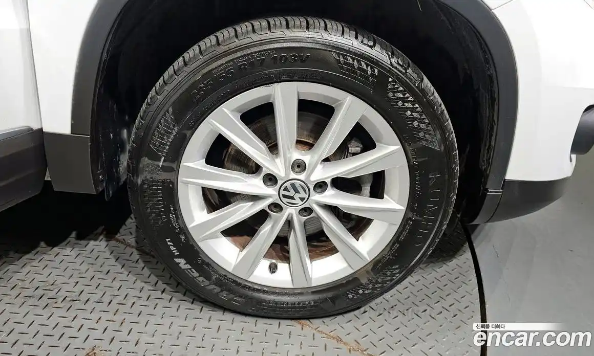 Volkswagen Tiguan 2016 2.0 гидро в Москве № 215300, фото 5