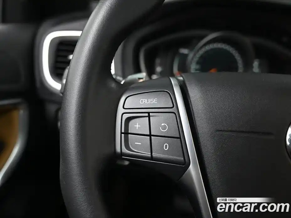 Volvo V40 2017 2.0 гидро в Москве № 223993, фото 18