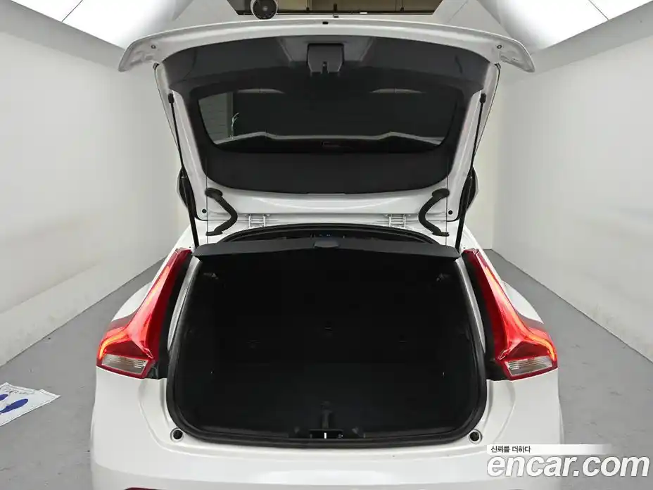 Volvo V40 2017 2.0 гидро в Москве № 223993, фото 20