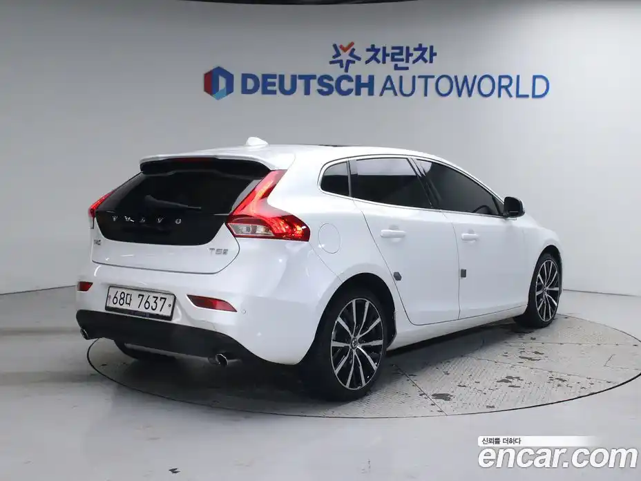 Volvo V40 2017 2.0 гидро в Москве № 223993, фото 3