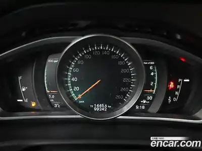 Volvo V40 2017 2.0 гидро в Москве № 223993, миниатюра 9