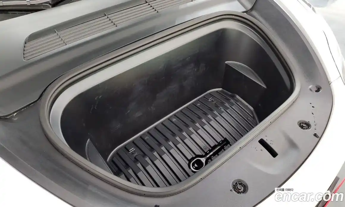 Tesla Model Y 2023 0.2 гидро в Москве № 231646, фото 6