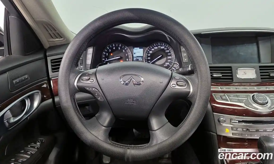 Infiniti Q70 2018 3.7 гидро в Москве № 256151, фото 13