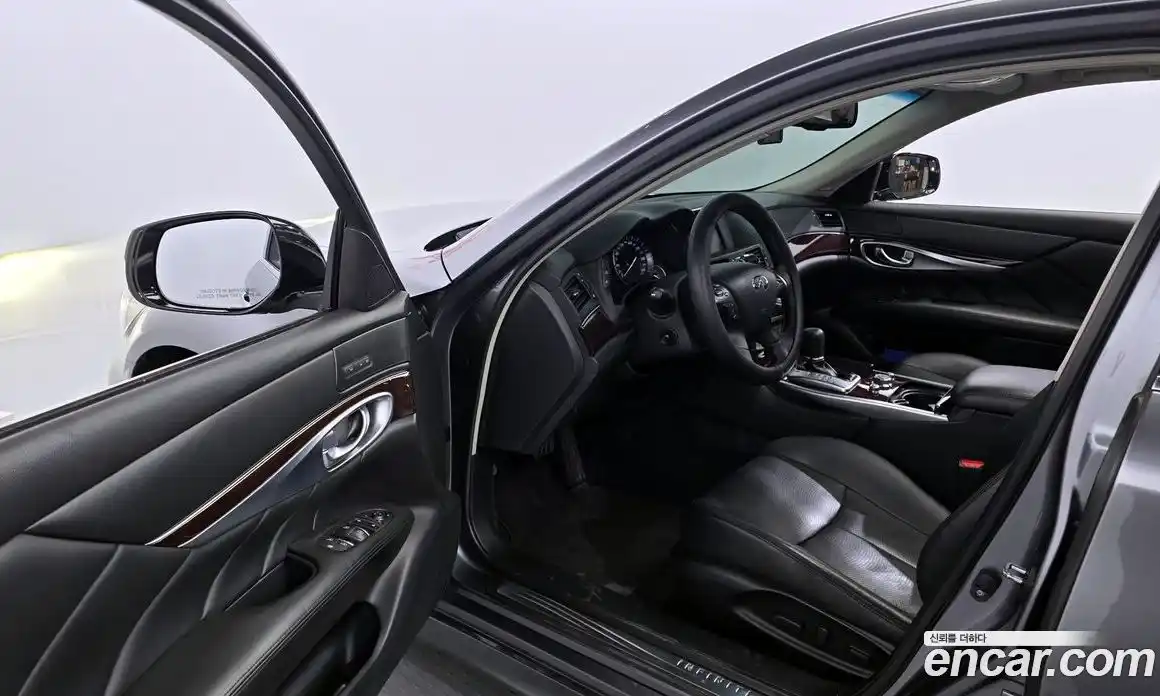 Infiniti Q70 2018 3.7 гидро в Москве № 256151, фото 10