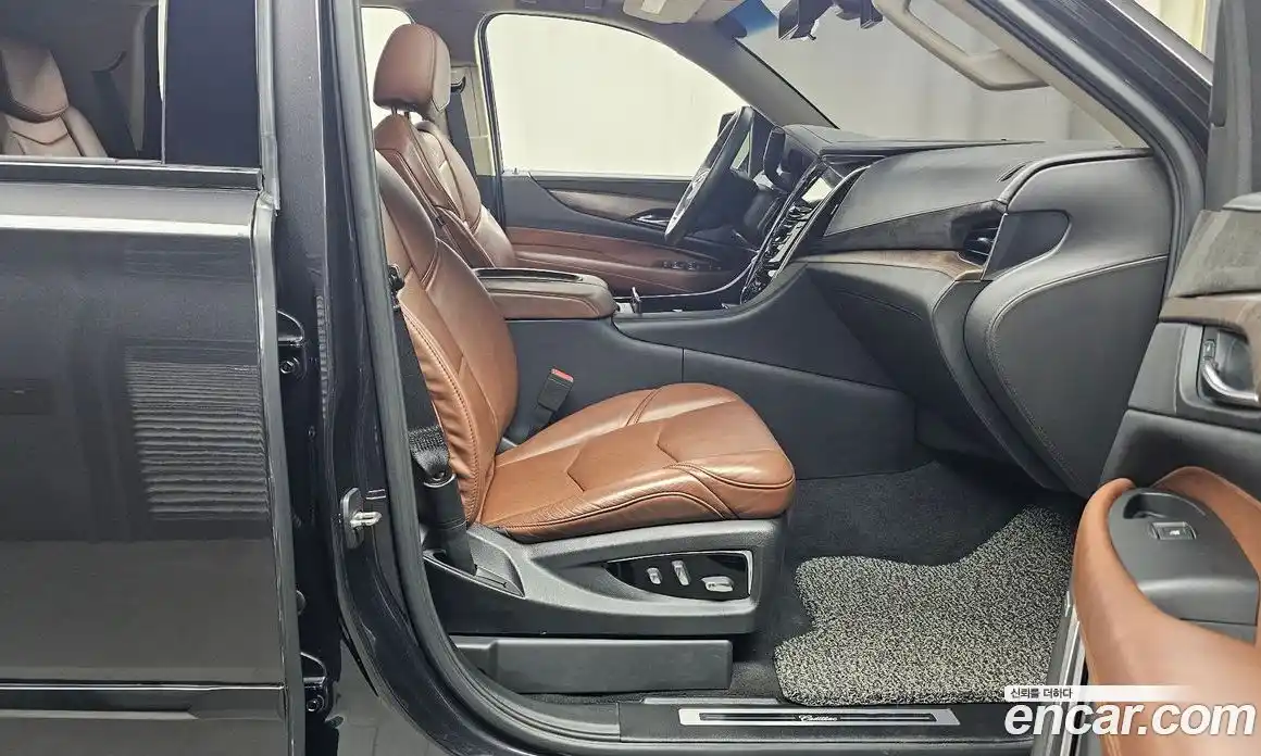 Cadillac Escalade 2018 6.2 гидро в Москве № 256431, фото 11