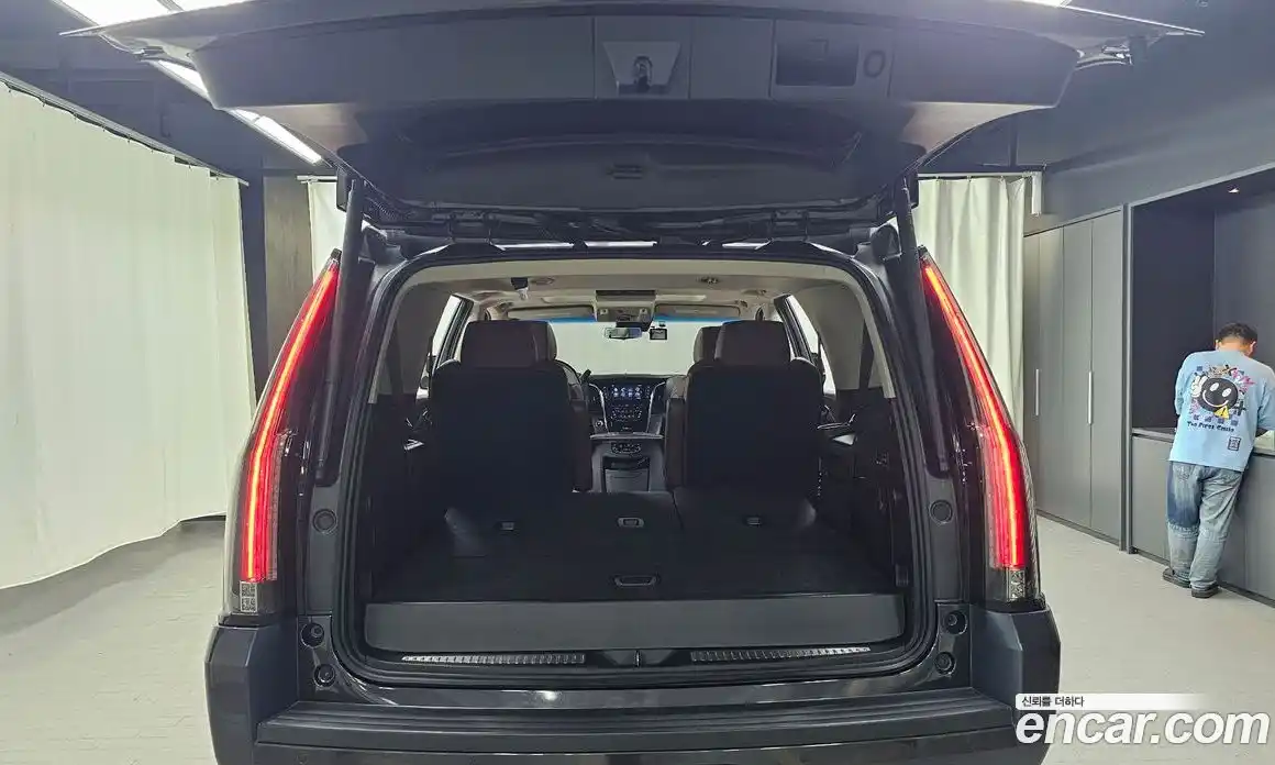 Cadillac Escalade 2018 6.2 гидро в Москве № 256431, фото 20