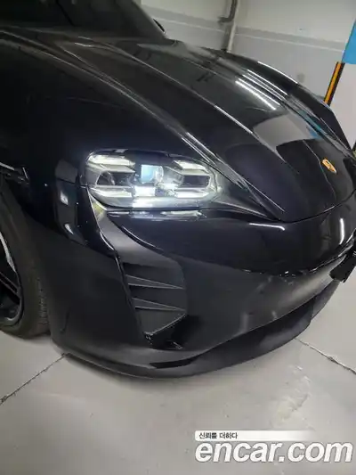 Porsche Taycan, 2022
