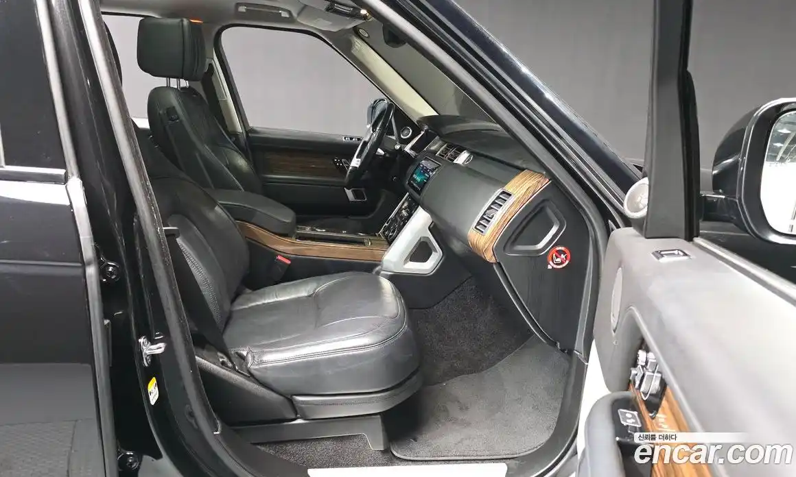 Land Rover Range-Rover 2018 4.4 гидро в Москве № 493270, фото 11