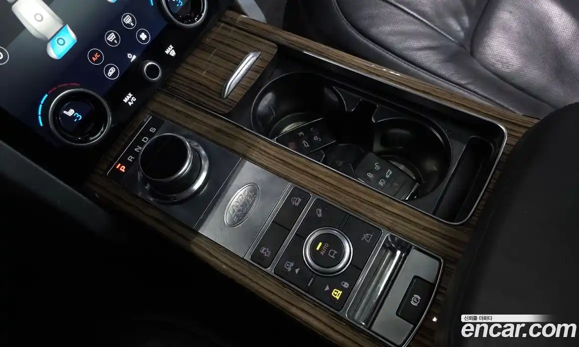 Land Rover Range-Rover 2018 4.4 гидро в Москве № 493270, фото 9